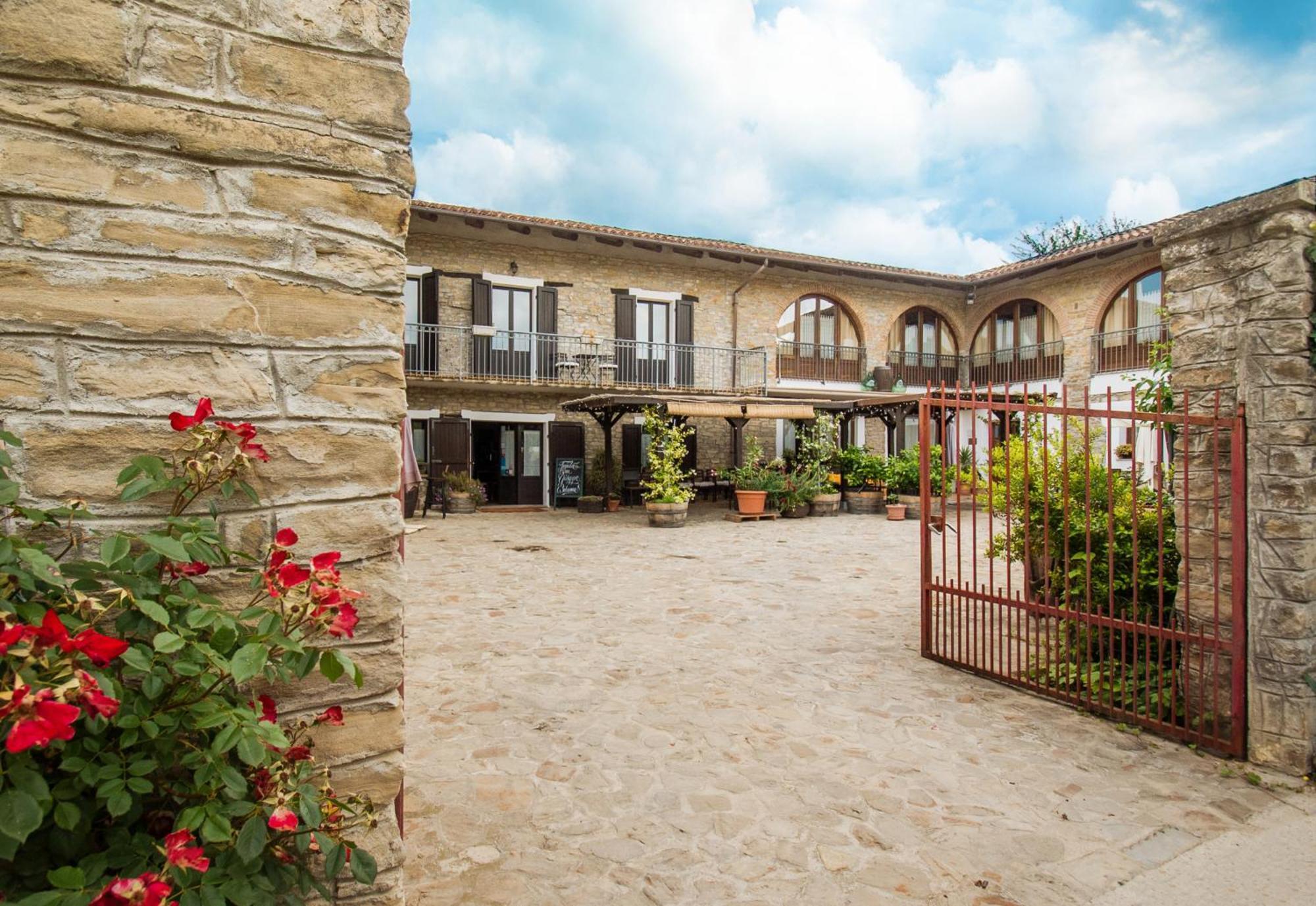 Agriturismo Tenuta San Giuseppe Cossano Belbo Екстериор снимка